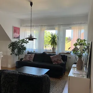 Rymlig Och Modern Laegenhet I Villa. Perfekt Foer Familjer. Med Parkering. , Malmö Schweden
