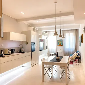  Apartment The Duomo Exclusive -43 Passi Dal Duomo- Italy